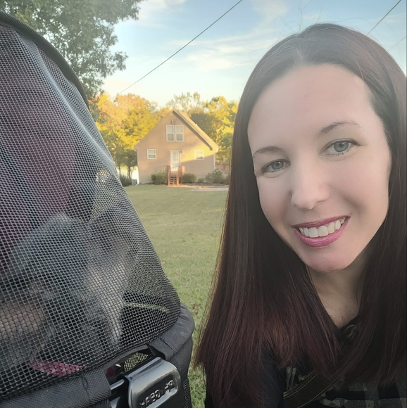 Meet your Posher, Lisa - Picture 2 of 2